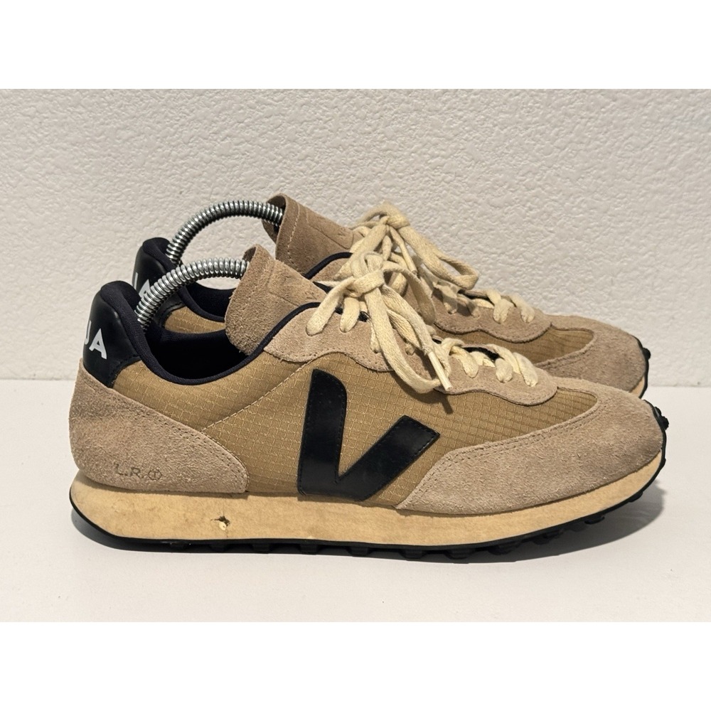VEJA Rio Branco Alveomesh Runner Shoe Sz 9.5 Beige Sneaker Suede Low Top W FLAWS